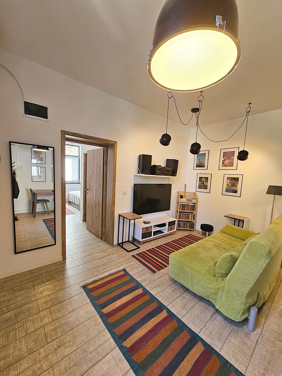 Casă cu două apartamente independente si teren generos. - 5