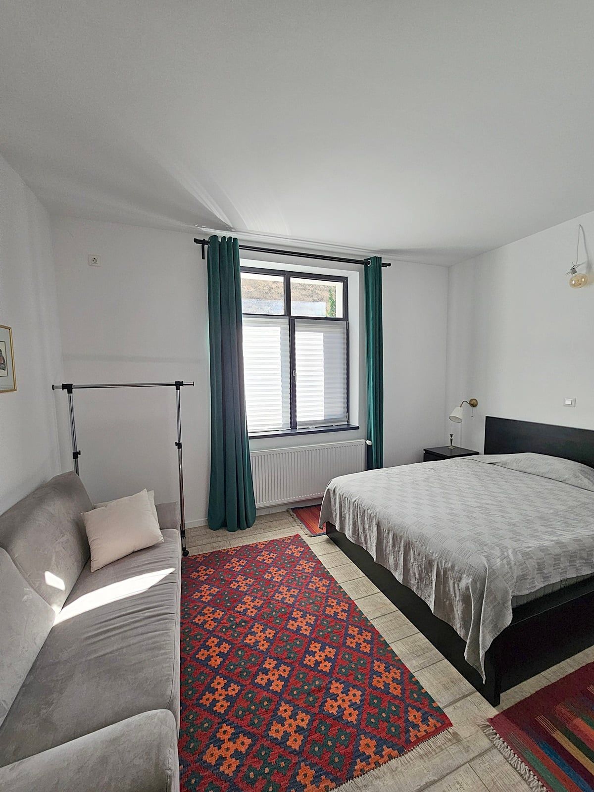 Casă cu două apartamente independente si teren generos. - 10
