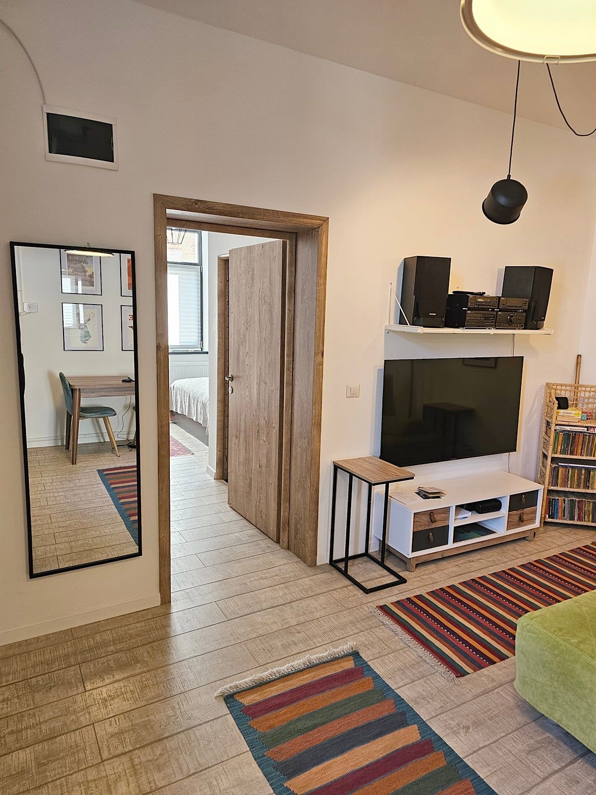 Casă cu două apartamente independente si teren generos. - 9