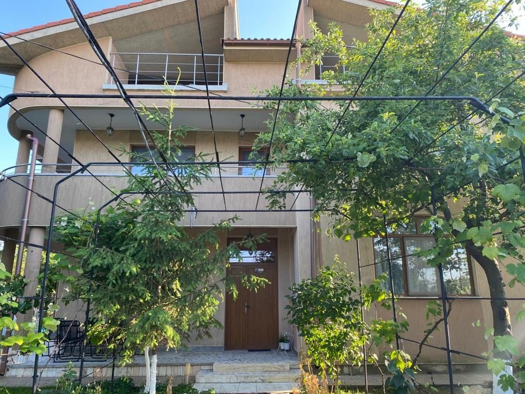 Vilă P+1+M, 640 mp construiți, teren 1.050 mp, 12 dormitoare – Schitu, Costinești