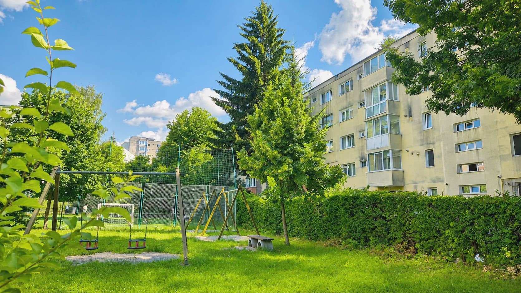 Astra - apartament cu 2 camere, zonă verde și liniștită.
