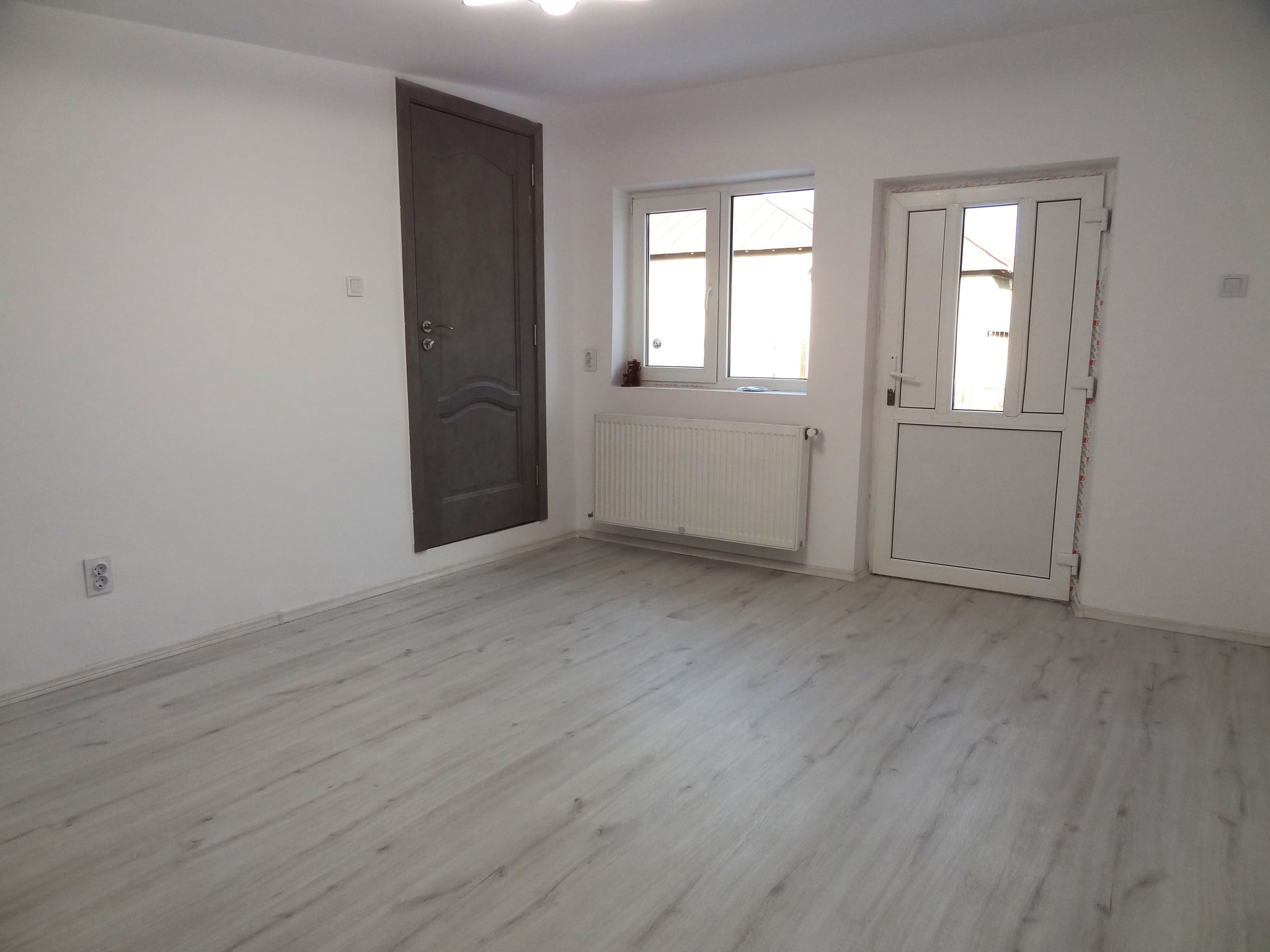 PROPRIETAR – Casă individuală renovată, 5 camere, teren 543 mp – Domnești - 12