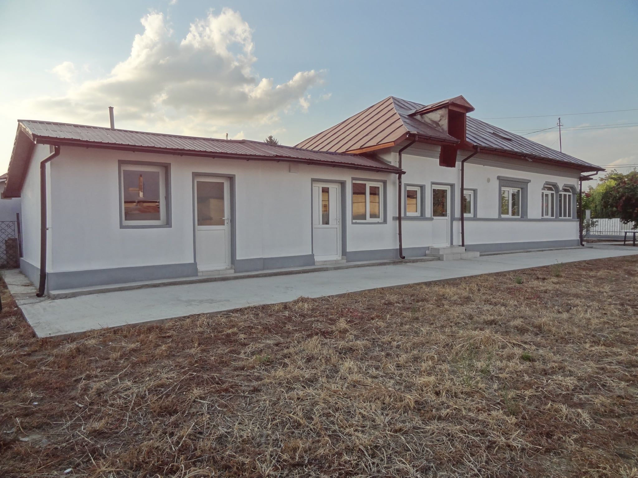 PROPRIETAR – Casă individuală renovată, 5 camere, teren 543 mp – Domnești - 2