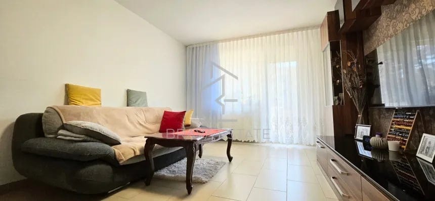 Apartament 4 camere, 2 băi, 2 balcoane, intermediar, zona Plopilor  - 2