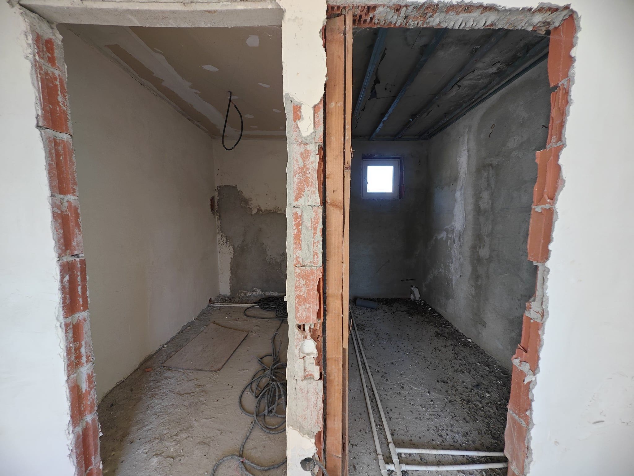 Vând casă 4 camere Mogoșoaia, stadiul gri  - 8