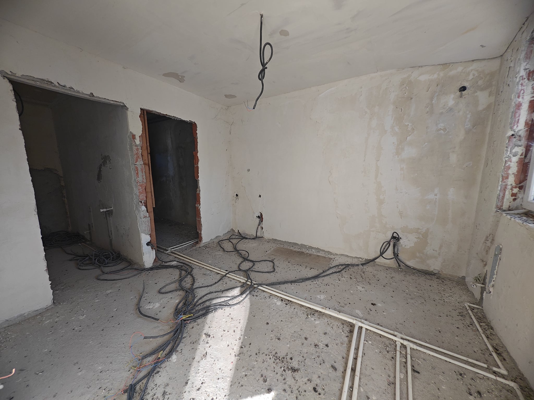 Vând casă 4 camere Mogoșoaia, stadiul gri  - 7