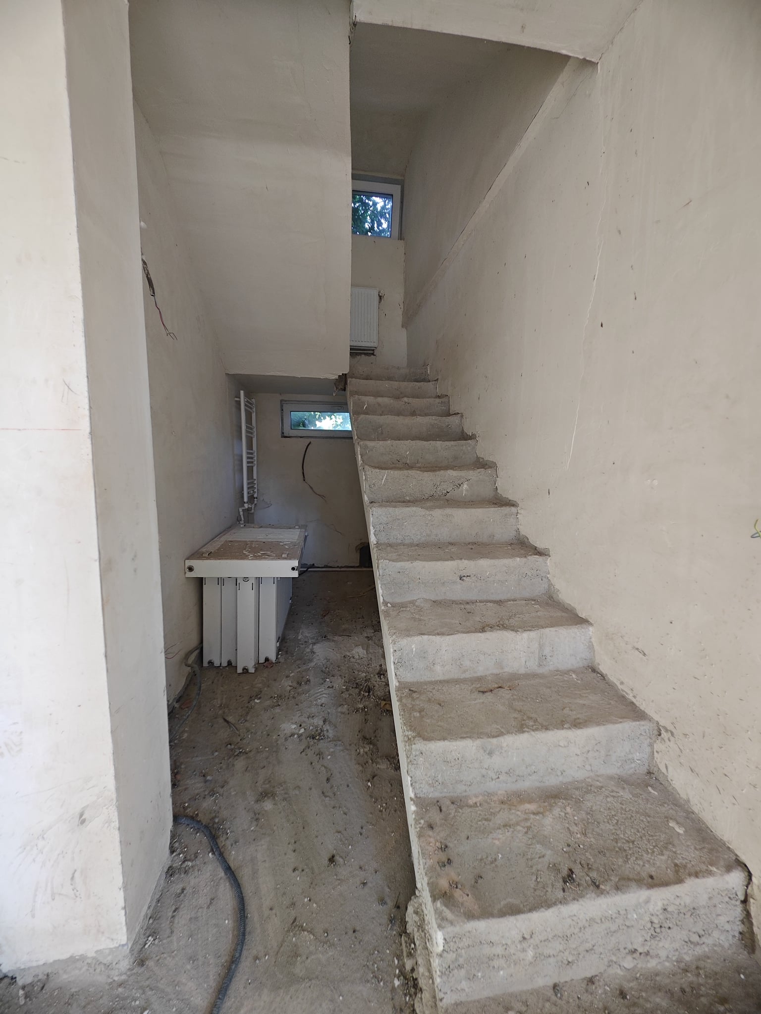 Vând casă 4 camere Mogoșoaia, stadiul gri  - 4