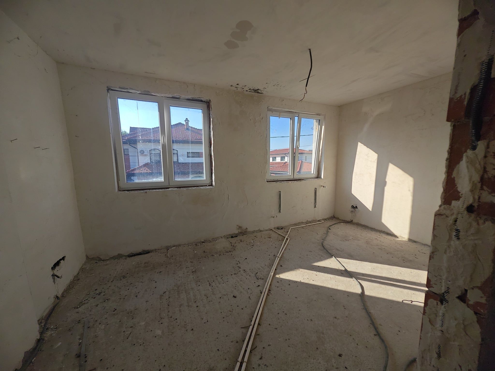 Vând casă 4 camere Mogoșoaia, stadiul gri  - 6