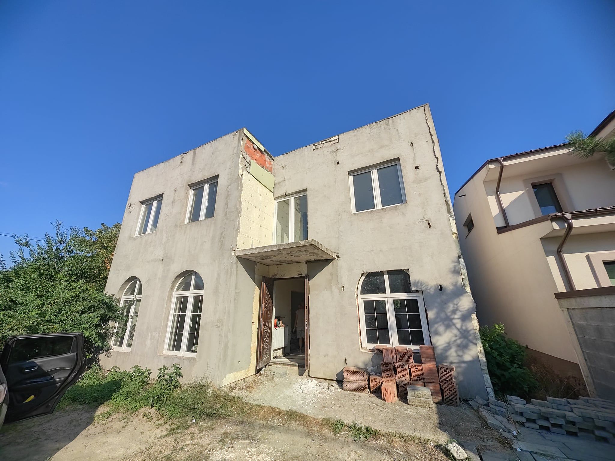 Vând casă 4 camere Mogoșoaia, stadiul gri 